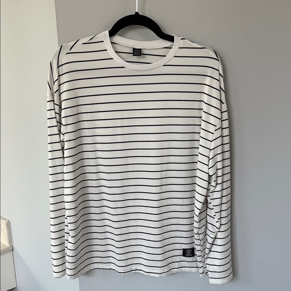 🌹 - 4/$30 SHEIN Black and White Striped Long Sleeve Tee